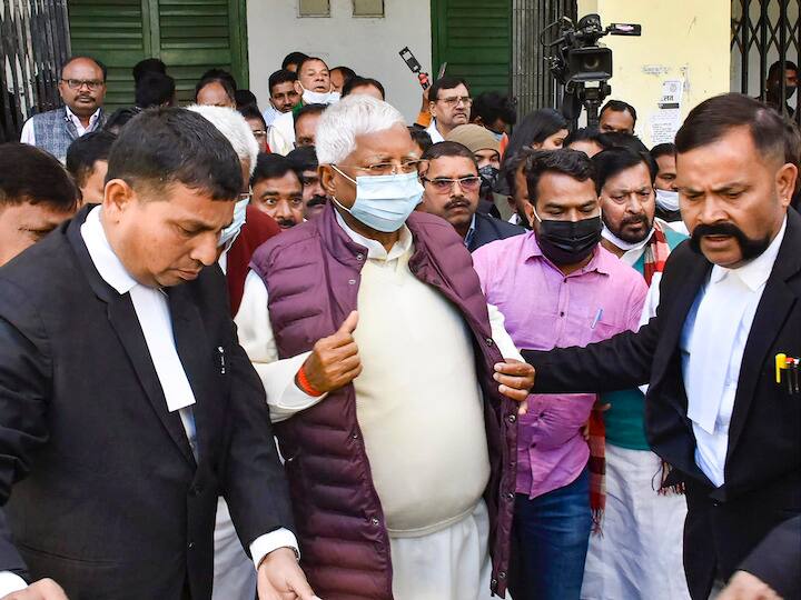 Lalu Yadav Convicted Chara Ghotala Case, lawyers request to send him hospital on health ground Chara Ghotala: चारा घोटाले में 7वीं बार जेल जाएंगे लालू, वकीलों ने अस्पताल भेजने की लगाई दरख्वास्त