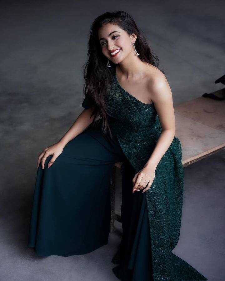 దీపికా పిల్లి అందమైన ఫోటోలు -Image credit: Deepikapilli/Instagram