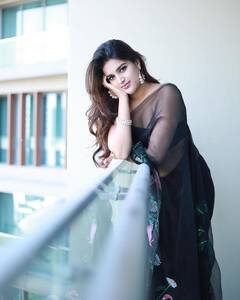 Nidhi Agerwal Photos: నిధి హాట్ షో, కుర్రకారు ఫిదా