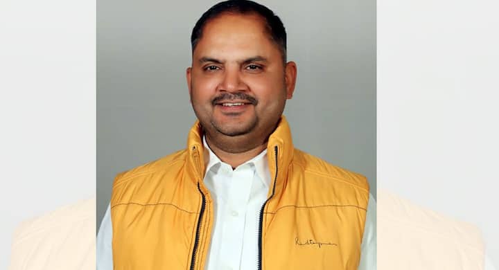 फैजाबाद के गोसाईगंज से बीजेपी के बाहुबली विधायक इंद्र प्रताप तिवारी उर्फ खब्बू तिवारी भी जेल में होने के कारण इस बार का चुनाव नहीं लड़ रहे हैं. उनकी जगह पर बीजेपी ने उनकी पत्नी आरती को टिकट दिया है.