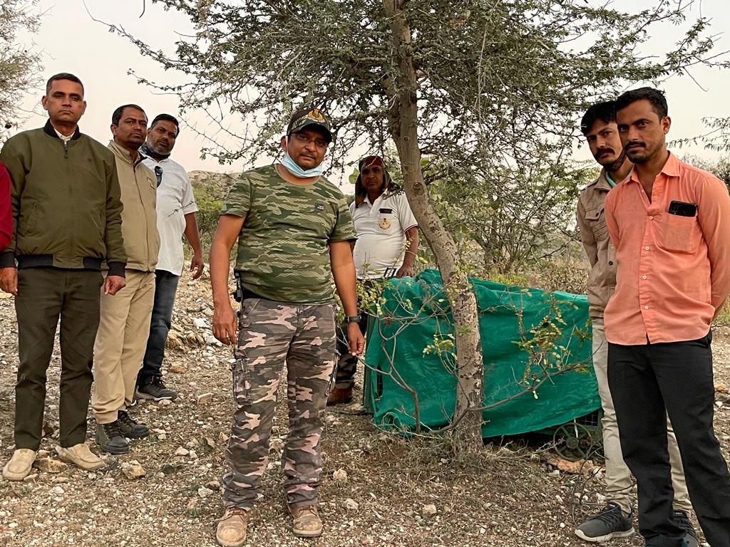 Jodhpur News: जोधपुर में 60 फीट गहरे कुएं में गिरा तेंदुआ, वन विभाग की टीम ने रेस्क्यू कर सुरक्षित निकाला
