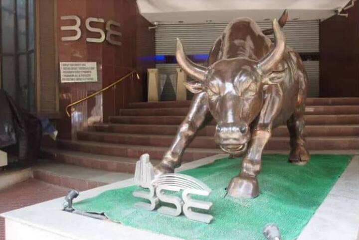 বিনিয়োগের সময় ও রিটার্ন দেখে নিন মিউচুয়াল ফান্ডে SIP-তে বিনিয়োগ করার আগে স্বল্পমেয়াদী বা দীর্ঘমেয়াদী কোথায় বিনিয়োগ করলে বেশি লাভ সেটা বুঝে নিন। তবেই আপনি রিটার্ন সম্পর্কে একটা ধারণা পাবেন। এর মাধ্যমে আপনি আপনার ভবিষ্যৎ লক্ষ্য পূরণ করতে পারবেন।