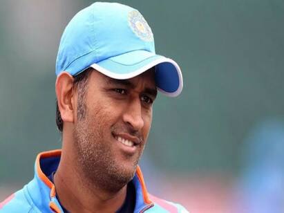 ms dhoni visits ranchi dewri temple ahead of ipl 2022 video goes viral Watch Video: ஐபிஎல் கலாட்டா... கோயிலுக்கு விசிட் அடித்த தோனி... சாமியை மறந்த ரசிகர்கள்...! - வைரல் வீடியோ..!