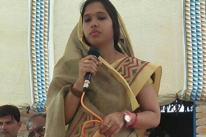 हमीरपुर के राठ विधानसभा क्षेत्र की बीजेपी विधायक मनीषा का नाम सबसे गरीब महिला विधायक के तौर पर लिया जाता है. उनके पास भी अपना कोई घर या जमीन नहीं है.