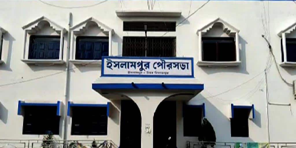 Uttar Dinajpur: ইসলামপুরে পুরভোটে দলীয় নেতা সন্ত্রাস ছড়াতে পারেন, আশঙ্কা তৃণমূল বিধায়ক আব্দুল করিম চৌধুরীর Uttar Dinajpur: TMC MLA Abdul Karim Chowdhury accused party leader Zakir Hossain of indulging in the criminal activities before Municipal Election Uttar Dinajpur: ইসলামপুরে পুরভোটে দলীয় নেতা সন্ত্রাস ছড়াতে পারেন, আশঙ্কা তৃণমূল বিধায়ক আব্দুল করিম চৌধুরীর