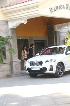 Kareena Kapoor with Taimur: पापा Randhir Kapoor के बर्थडे सेलिब्रेशन में बेबो का दिखा रेट्रो लुक तो स्टाइलिश अंदाज में दिखे Taimur