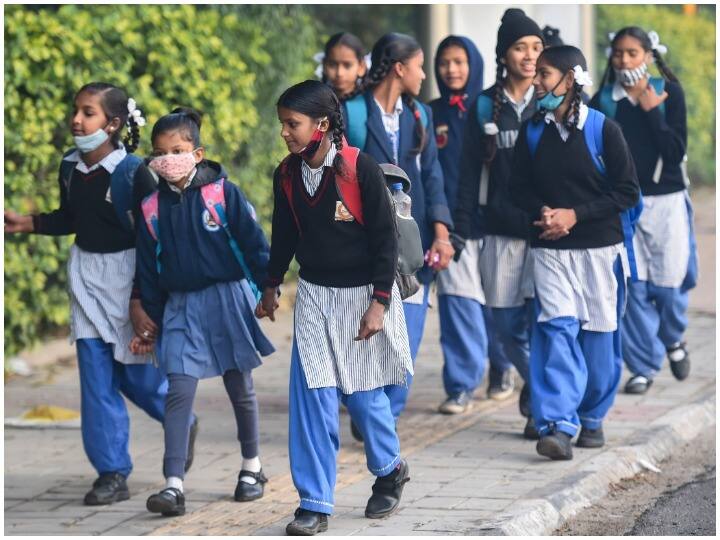 Gujrat School Reopening: Schools of all classes open in physical mode in Gujarat from today, it is mandatory to follow covid rules Gujrat School Reopening: गुजरात में आज से फिजिकल मोड में खुले सभी कक्षाओं के स्कूल, कोविड नियमों का पालन अनिवार्य