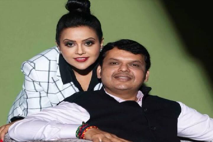 अमृता एक प्रशिक्षित शास्त्रीय गायिका हैं, और उन्होंने विभिन्न सामाजिक कार्यक्रमों में परफॉर्मेंश दी है.साथ ही एंटरटेनमेंट इंडस्ट्री में भी काफी एक्टिव रही हैं. अमृता ने कई कमर्शियल और सोशल फिल्मों के लिए गाया हैय उन्होंने प्रकाश झा की 'जय गंगाजल' में प्लेबैक सिंगर के रूप में 'सब धन मती' गीत के साथ अपनी शुरुआत की.  उन्होंने दिवंगत भाजपा नेता 'गोपीनाथ मुंडे' के जीवन पर आधारित एक बायोपिक 