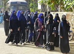 Hijab Row: કર્ણાટકમાં હિજાબ પહેરીને આવતા વિદ્યાર્થીનીને ક્લાસમાં પ્રવેશ ના મળ્યો, વિદ્યાર્થીનીએ ના આપી પરીક્ષા