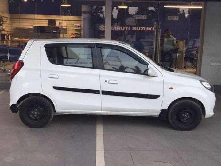 मेकैनिक दिखा लें: जब पुरानी कार खरीदें तो कम से कम उसे एक बार मेकैनिक को जरूर दिखा लें क्योंकि, मकैनिक कार को ज्यादा अच्छे से समझता है और वह उस कार की छोटी से छोटी बारीकियों को समझ कर आपको बता सकता है कि उसमे क्या खराबी है या क्या अच्छी बात है.