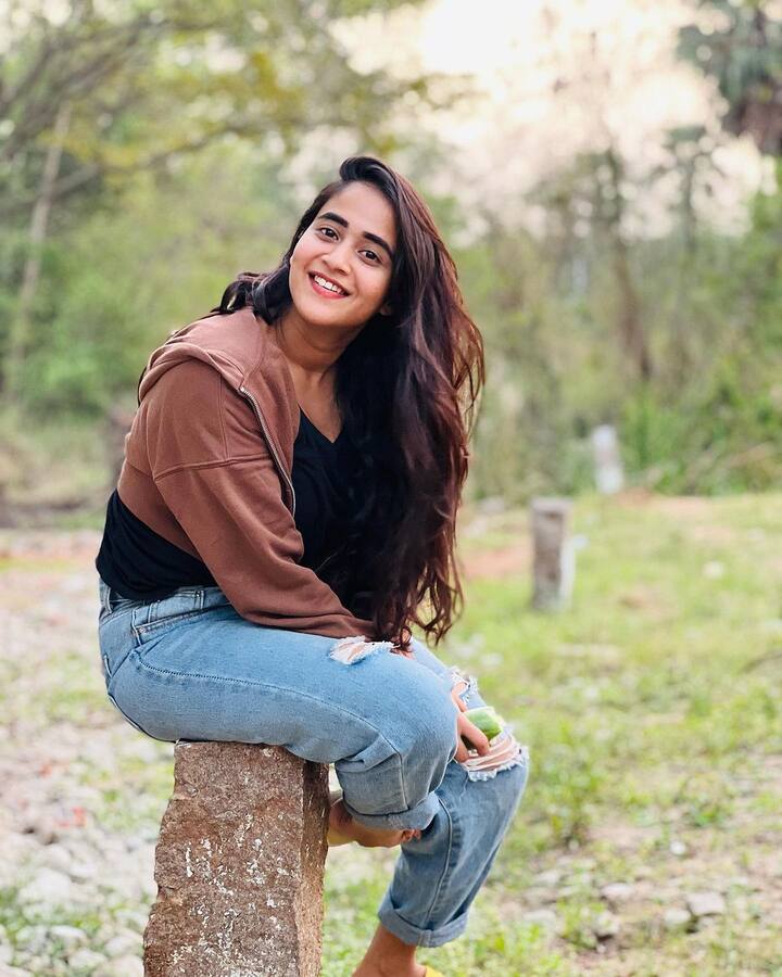 దీప్తిసునయన అందమైన ఫోటోలు -Image credit: DeepthiSunaina/Instagram