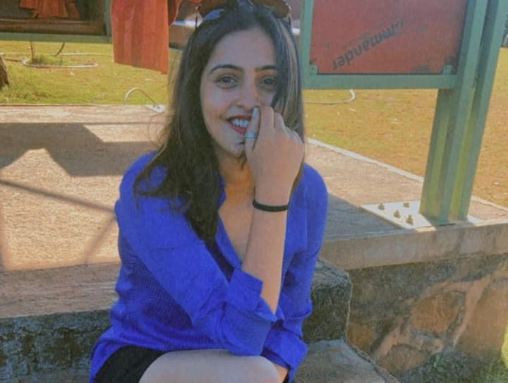 सुरभीला गाण्याची सुद्धा आवड आहे. (photo: surbhihandayofficial/ig)
