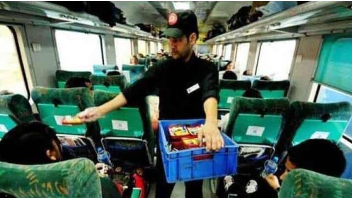 ट्रेनों में फूड सर्विस तो शुरू हो गई है लेकिन इस बात का भी ख्याल रखें कि अभी हमें कोरोना से पूरी तरह निजात नहीं मिली है ऐसे में कुछ सावधानियों जरूर बरतें. जैसे कि IRCTC के ई-केटरिंग से ही खाना ऑर्डर करें. खाना खरीदते वक्त पेमेंट भी ऑनलाइन ही करें. पैकेट का बाहरी कवर फौरन फेंक दें. मास्क और सैनिटाइजर को हमेशा अपने साथ ही रखें.