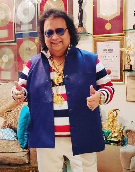 'লহু কে দো রং' ছবির গান 'চাহিয়ে থোড়া পেয়ার থোড়া পেয়ার চাহিয়ে'