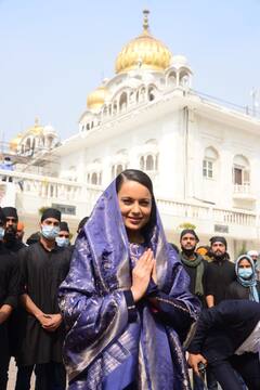 Ekta Kapoor के साथ बंगला साहिब गुरुद्वारा पहुंचीं Kangana Ranaut, जल्द Lock Up को होस्ट करती दिखेंगी एक्ट्रेस