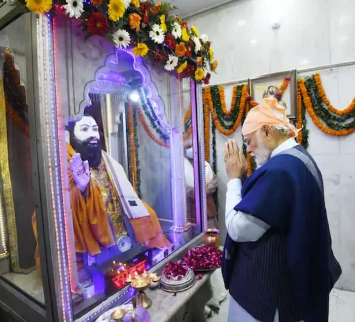ਪੀਐਮ ਮੋਦੀ ਨੇ ਟਵਿੱਟਰ 'ਤੇ ਇਸ ਦੀਆਂ ਕੁਝ ਤਸਵੀਰਾਂ ਵੀ ਸ਼ੇਅਰ ਕੀਤੀਆਂ ਤੇ ਲਿਖਿਆ ਕਿ ਰਵਿਦਾਸ ਜਯੰਤੀ ਦੇ ਸ਼ੁਭ ਮੌਕੇ 'ਤੇ ਅੱਜ ਮੈਂ ਦਿੱਲੀ ਦੇ ਸ੍ਰੀ ਗੁਰੂ ਰਵਿਦਾਸ ਵਿਸ਼ਰਾਮ ਧਾਮ ਮੰਦਰ ਦੇ ਦਰਸ਼ਨ ਕੀਤੇ।