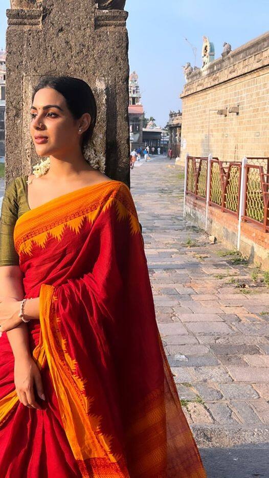 இதுப்போல் இதமோ சுகமோ உலகத்தில் இல்லை இவளின் குணமோ மனமோ மலருக்குள் இல்லை