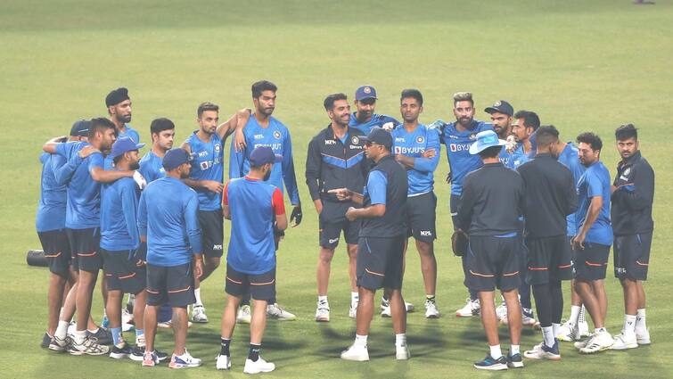 India vs West Indies India Predicted 11 1st T20 Rohit expected prefer Siraj over veteran pacer know expected team IND vs WI, T20 Predicted 11: আজ প্রথম একাদশে কি সিরাজ? বাদ পড়তে পারেন এই অভিজ্ঞ পেসার