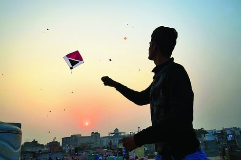 maharashtra Makar Sankranti 2023 jalgaon and nagpur two boy dead due to kite Makar Sankranti 2023:  दु:खाची संक्रात! पतंगाच्या नादात जळगाव अन् नागपूरमध्ये 2 चिमुकल्यांचा मृत्यू