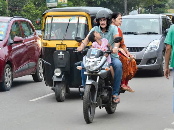 New road safety rules two-wheelers helmet mandatory childrens riding pillion Ministry of Road Transport Highways New Road Safety Rules: బండిపై పిల్లల్ని తీసుకెళ్తున్నారా? అయితే ఇక ఈ రూల్స్ పక్కా