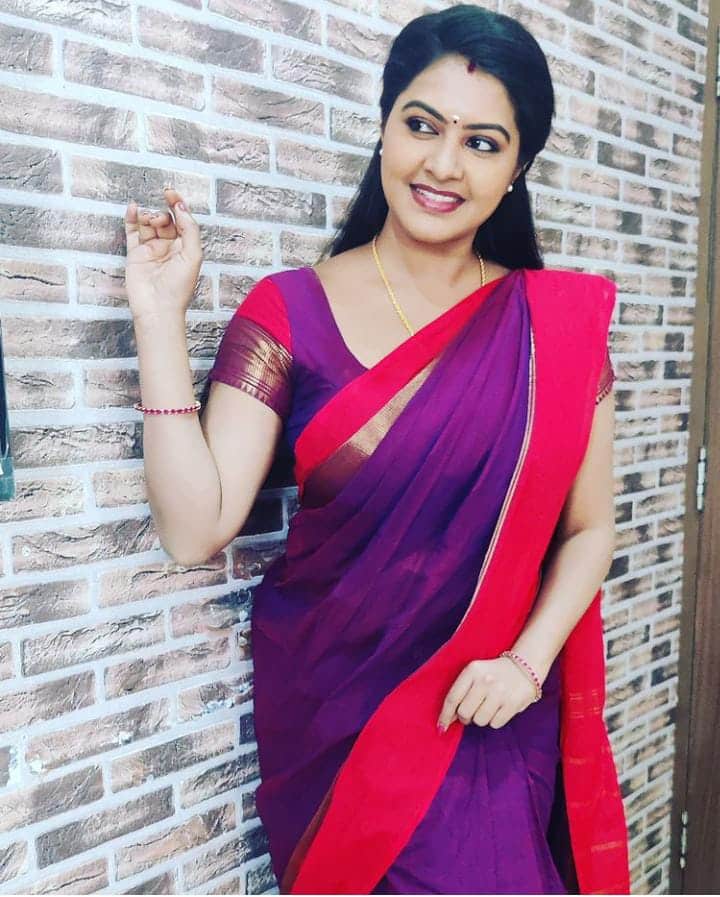 பூவாசம் புறப்படும் பெண்ணே