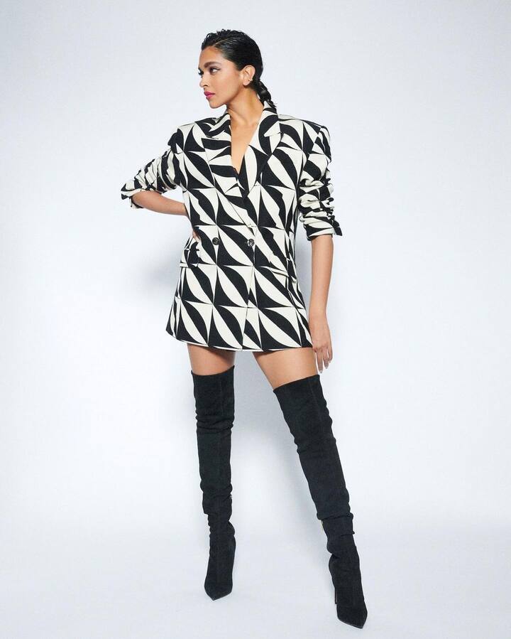 दीपिकानं ओम शांती ओम  (Om Shanti Om) या चित्रपटामधून अभिनय क्षेत्रात पदार्पण केलं. दीपिकाबरोबरच शाहरूख खान (Shahrukh Khan) , श्रेयस तळपदे (Shreyas Talpade) आणि अर्जुन रामपाल (Arjun rampal) यांनी या चित्रपटामध्ये प्रमुख भूमिका सकारल्या होत्या.  (फोटो:deepikapadukone/ig)