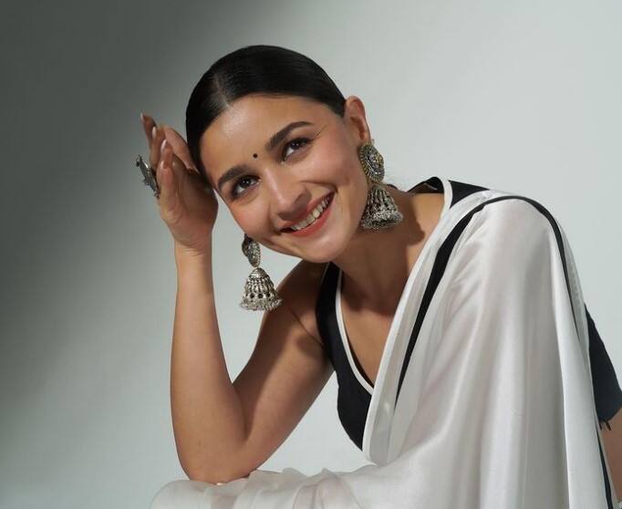 alia bhat childhood movie name give Audition for film Alia Bhatt : वयाच्या 9व्या वर्षी आलियानं दिलं ऑडिशन; 'या' चित्रपटात साकारलेली प्रिती झिंटाच्या बालपणीची भूमिका