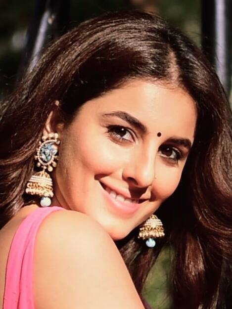 Isha Talwar के लुक्स उड़ा देंगे रातों की नींद