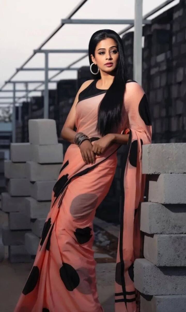 நீரில்லாமல் மீன்களும் வேரில்லாமல் பூக்களும்