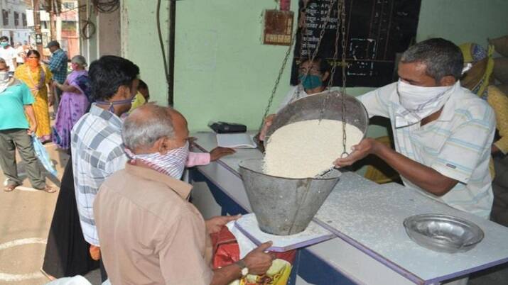 if your ration card dealer gives you less ration complaint on this toll numbers here is the full list Ration Card: રાશન કાર્ડ ડીલર આપી રહ્યા છે ઓછું રાશન, આ નંબર પર કરો ફરિયાદ