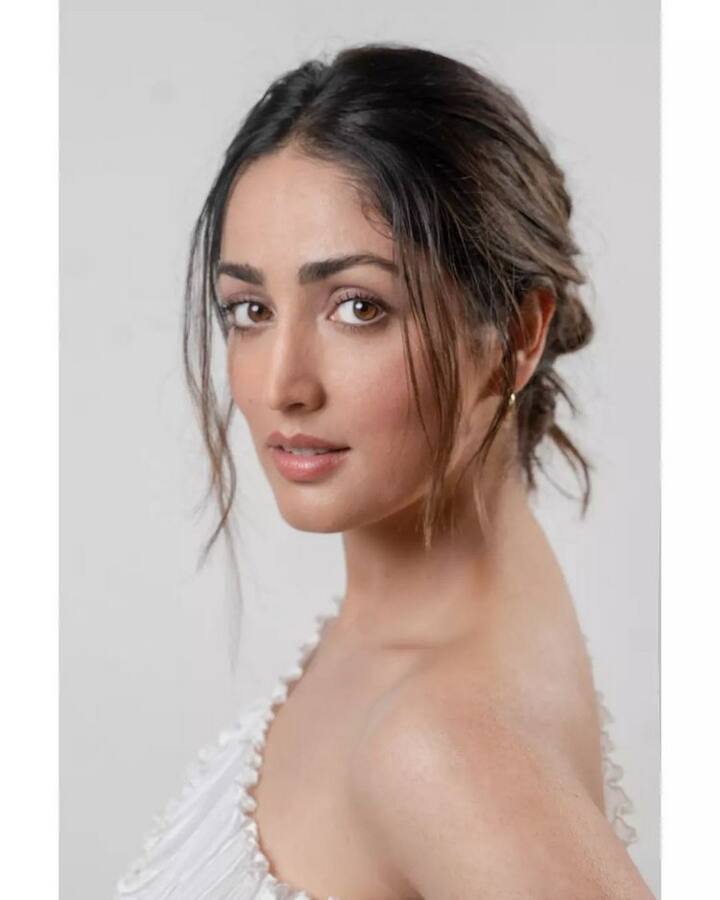 ఇదిలా ఉండగా.. తాజాగా ఈ బ్యూటీ షేర్ చేసిన ఫొటోలు సోషల్ మీడియాలో వైరల్ అవుతున్నాయి. (Photo Courtesy: Instagram)