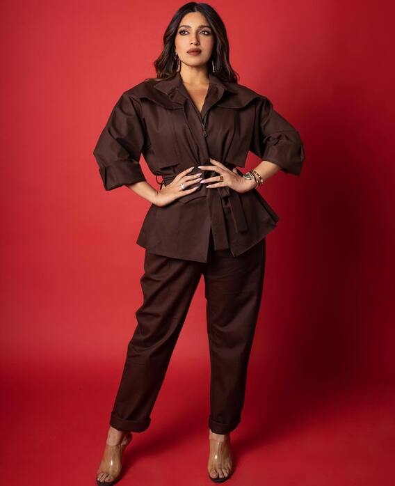 Bhumi Pednekar Photos: ब्राउन आउटफिट पहन कैमरे के सामने भूमि पेडनेकर ने दिए दिलकश पोज, मिलियन डॉलर स्माइल देख फैंस हुए फिदा