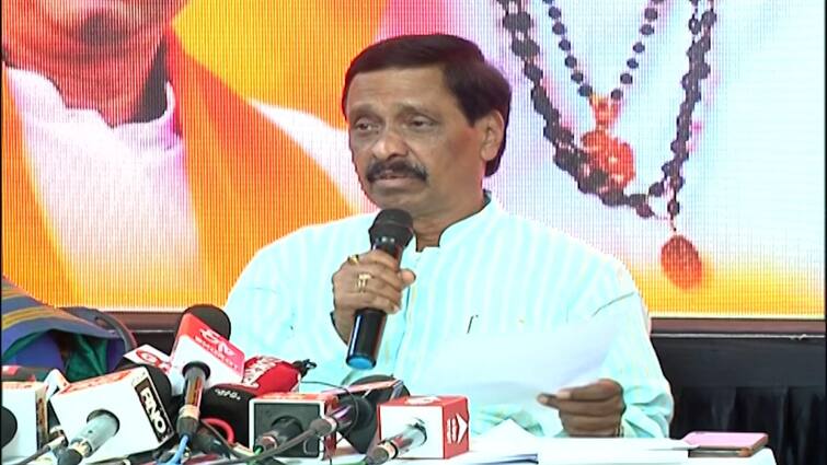 Shivsena vinayak raut pc on bjp narayan rane allegations on sanjay raut  शिवसेनेकडून राणेंवर 'लाव रे तो व्हिडीओ'चा प्रहार; ईडीच्या चौकशीला घाबरून राणे भाजपमध्ये गेल्याचा आरोप