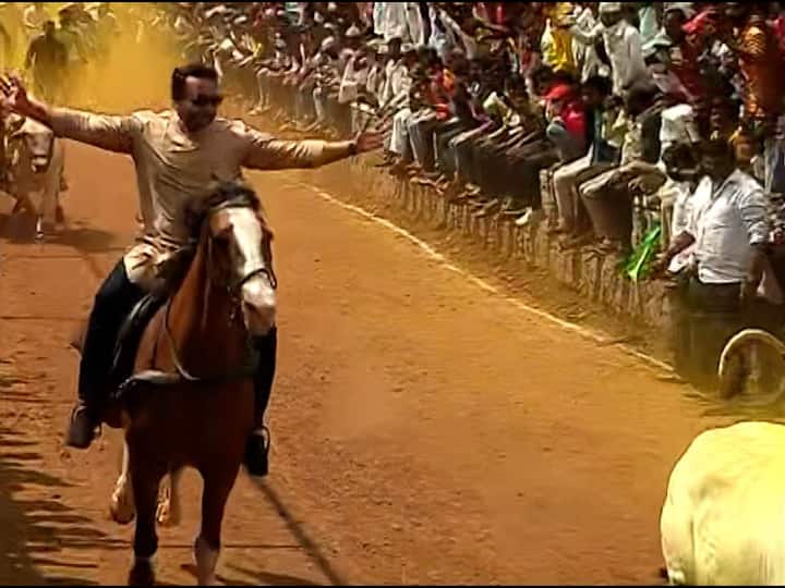 MP Amol Kolhe riding a horse at Nimgaon Davdi in Pune Amol Kolhe : अमोल कोल्हेंनी दिलेला शब्द पाळला, अखेर शर्यतीत घोडीवर झाले 'स्वार'