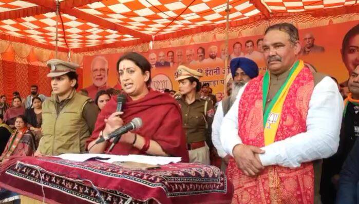 Smriti Irani arrives for Election campaign of BJP candidate Vijay Sampla contesting from Phagwara constituency PM ਮੋਦੀ ਨੇ 30 ਸਾਲਾਂ ਤੋਂ ਕਾਂਗਰਸ ਦੇ ਰਾਜ 'ਚ ਖੁੱਲੇ ਘੁੰਮ ਰਹੇ ਸਿੱਖ ਕਤਲੇਆਮ ਦੇ ਦੋਸ਼ੀਆਂ ਨੂੰ ਜੇਲ੍ਹ 'ਚ ਡੱਕਿਆ : ਸਮ੍ਰਿਤੀ ਇਰਾਨੀ