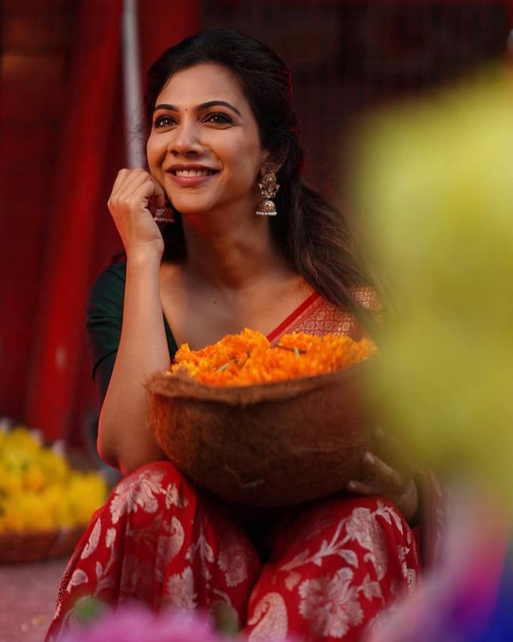 ఇదిలా ఉండగా.. తాజాగా ఈ బ్యూటీ సోషల్ మీడియాలో కొన్ని ఫొటోలను షేర్ చేసింది. (Photo Courtesy: Instagram)