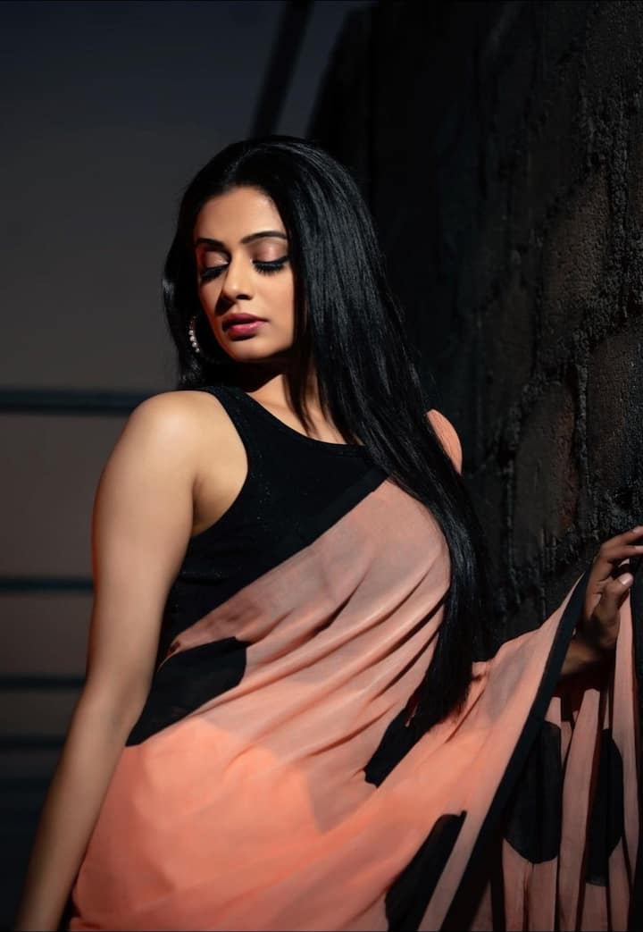 அலைகடல் சென்று பாயாமல் நதிகள் ஓயாது