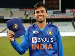 Ind v WI, 1st T20: Ravi Bishnoi Makes International Debut, Receives Maiden Cap From Yuzvendra Chahal - Watch Video