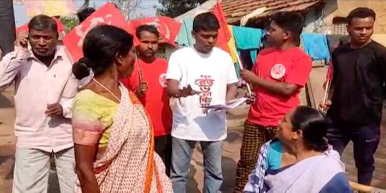 Municipal Election 2022 Bankura: CPM candidate wear Red volunteer Dress during poll campaign Municipal Election 2022 Bankura: রেড ভলান্টিয়ারের পোশাকে ভোটারের দরজায় বাঁকুড়ার সিপিএম প্রার্থী