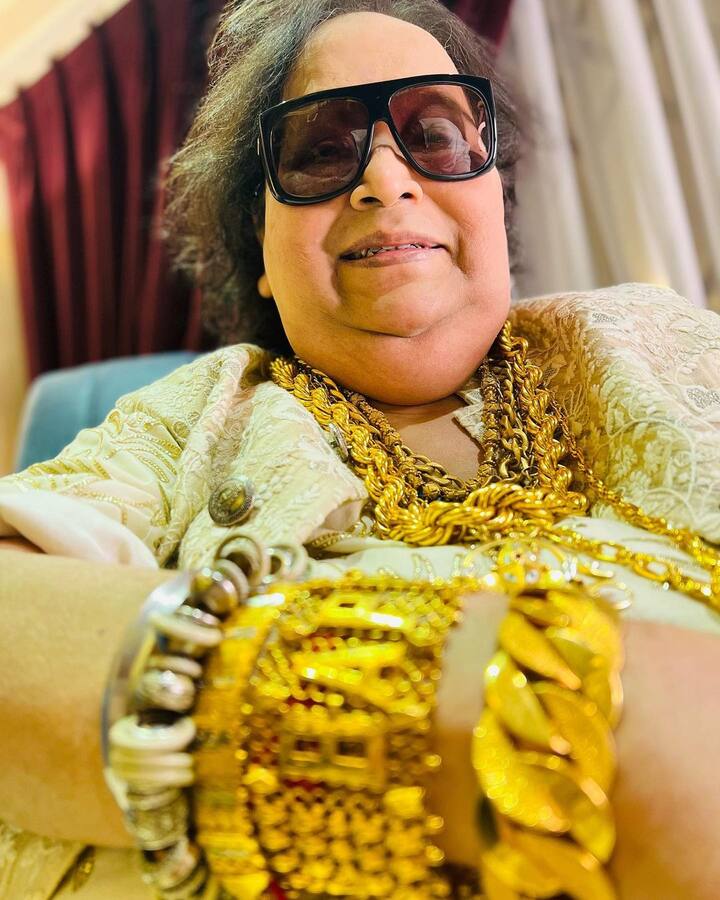 तसेच ते एकूण 20 कोटी रूपयांच्या संपत्तीचे मालक आहेत. (photo:bappilahiri_official_/ig)