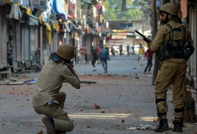जम्मू-कश्मीर: CRPF जवान की हत्या करने वाले आतंकी का कबूलनामा, 'लश्कर कमांडर के निर्देश पर दिया था घटना को अंजाम'