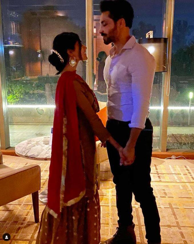 ਦੱਸ ਦਈਏ ਕਿ ਦੀਪ ਸਿੱਧੂ ਤਿੰਨ ਖੇਤੀਬਾੜੀ ਕਾਨੂੰਨਾਂ ਦੇ ਖਿਲਾਫ ਕਿਸਾਨ ਅੰਦੋਲਨ ਵਿੱਚ ਇੱਕ ਜਾਣਿਆ ਪਛਾਣਿਆ ਚਿਹਰਾ ਸੀ। ਦੀਪ ਸਿੱਧੂ ਨੂੰ 26 ਜਨਵਰੀ 2021 ਨੂੰ ਲਾਲ ਕਿਲੇ ਦੀ ਹਿੰਸਾ ਵਿੱਚ ਵੀ ਦੋਸ਼ੀ ਬਣਾਇਆ ਗਿਆ ਸੀ। ਦੀਪ ਸਿੱਧੂ ਜ਼ਮਾਨਤ 'ਤੇ ਬਾਹਰ ਸਨ ਤੇ ਮੰਗਲਵਾਰ ਨੂੰ ਦਿੱਲੀ ਤੋਂ ਪੰਜਾਬ ਪਰਤ ਰਹੇ ਸਨ। ਮੰਗਲਵਾਰ ਨੂੰ ਸੋਨੀਪਤ ਦੇ ਕੁੰਡਲੀ ਬਾਰਡਰ 'ਤੇ ਇਕ ਟਰੱਕ ਨਾਲ ਟਕਰਾਉਣ ਕਾਰਨ ਦੀਪ ਸਿੱਧੂ ਦੀ ਮੌਤ ਹੋ ਗਈ ਸੀ।