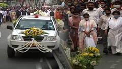 Sandhya Mukherjee Last Rite: গীতশ্রীর শেষযাত্রায় পা মেলালেন মুখ্যমন্ত্রী | Bangla News