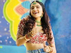 Rukshar Dhillon: అశోకవనంలో అల్లరి పిల్ల రుక్సార్, క్యూట్‌గా వల వేస్తోందిలా!