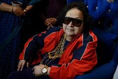 Bappi Lahiri के परिवार वालों का दर्द बांटने उनके घर पहुंचे बॉलीवुड के ये स्टार्स,  Kajol से लेकर Shaan तक की भर आईं आंखें