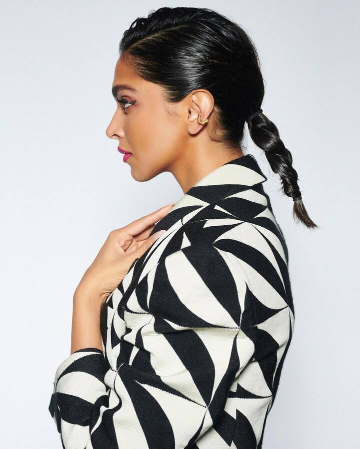 दीपिकानं तिच्या या पहिल्याच चित्रपटामधील अभिनयानं प्रेक्षकांची मनं जिंकली. पण अनेकांना असा प्रश्न पडत असेल की दीपिकानं या चित्रपटात काम करण्यासाठी किती मानधन घेतलं असेल. जाणून घेऊयात दीपिकाच्या मानधनाबाबत..  (फोटो:deepikapadukone/ig)