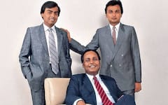 Ambani Family: पिता के लिए Mukesh Ambani ने बीच में छोड़ी थी पढ़ाई, जानिए देश की सबसे अमीर फैमिली की कुछ दिलचस्प बातें