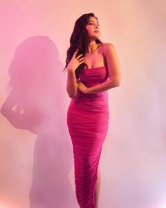 Raashi Khanna: రాశి ఖన్నాను ఇలా చూస్తుంటే గులాబీ పువ్వు గుర్తొస్తోందా?