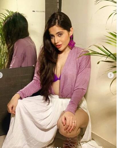 अतरंगी अंदाज़ में खाली बैठी दिखीं Urfi javed, लोग बोले- 'ये कर क्या रही हैं आप'
