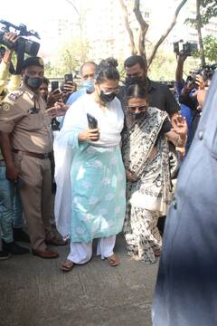 Bappi Lahiri Demise: आखों में आंसू भरे मां Tanuja के साथ बप्पी दा के घर पहुंचीं Kajol, देखें तस्वीरें